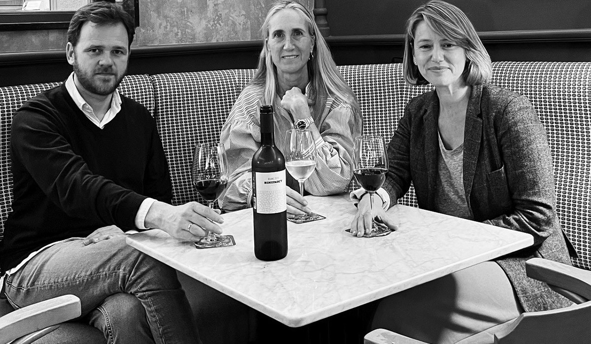 Cristine Bedpour boire du vin avec Luis et Patricia de Bodegas Binifadet.