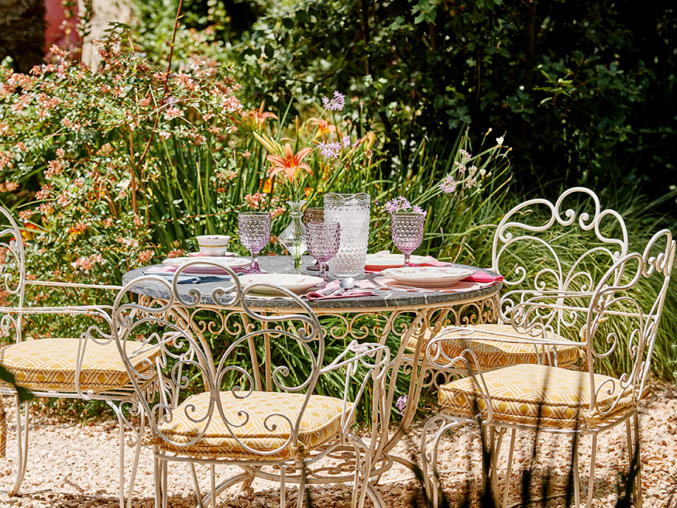 Table in Cristine's secret garden 07/23