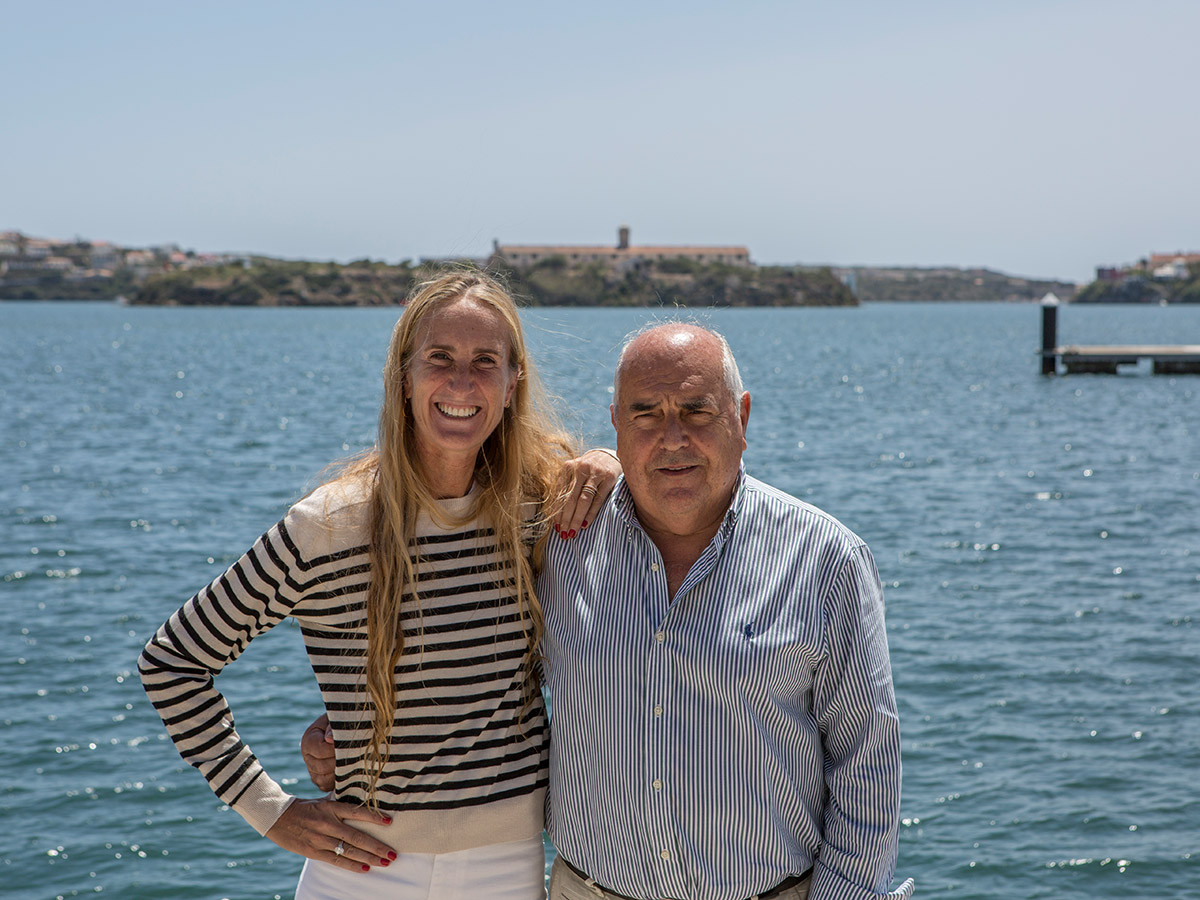 Luis Alejandre Sintes and Cristine Bedfor looking at the camera with the sea in the background.