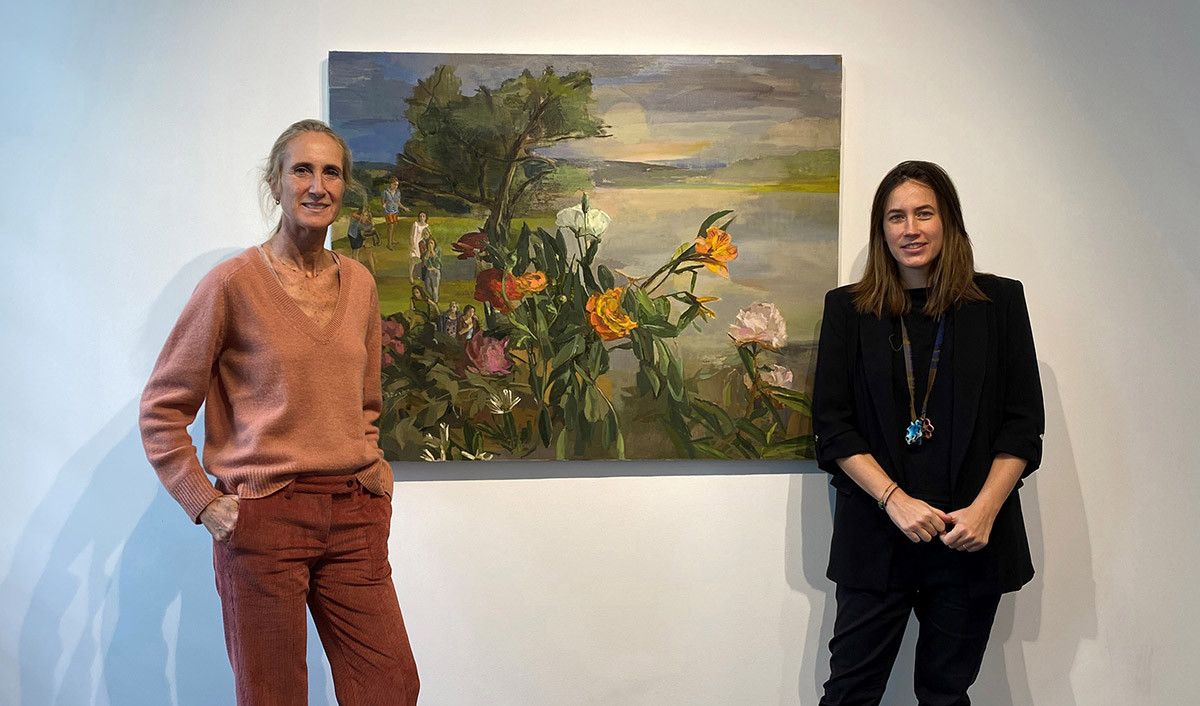 Valeria Aresti et Cristine Bedfor devant un tableau d